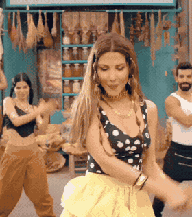 صورة متحركة عربية GIF: نانسي عجرم Nancy Ajram Queen Of Pop Queen Of Arab Pop — نانسي عجرم، Nancy Ajram، Queen Of Pop — للمشاركة على واتساب